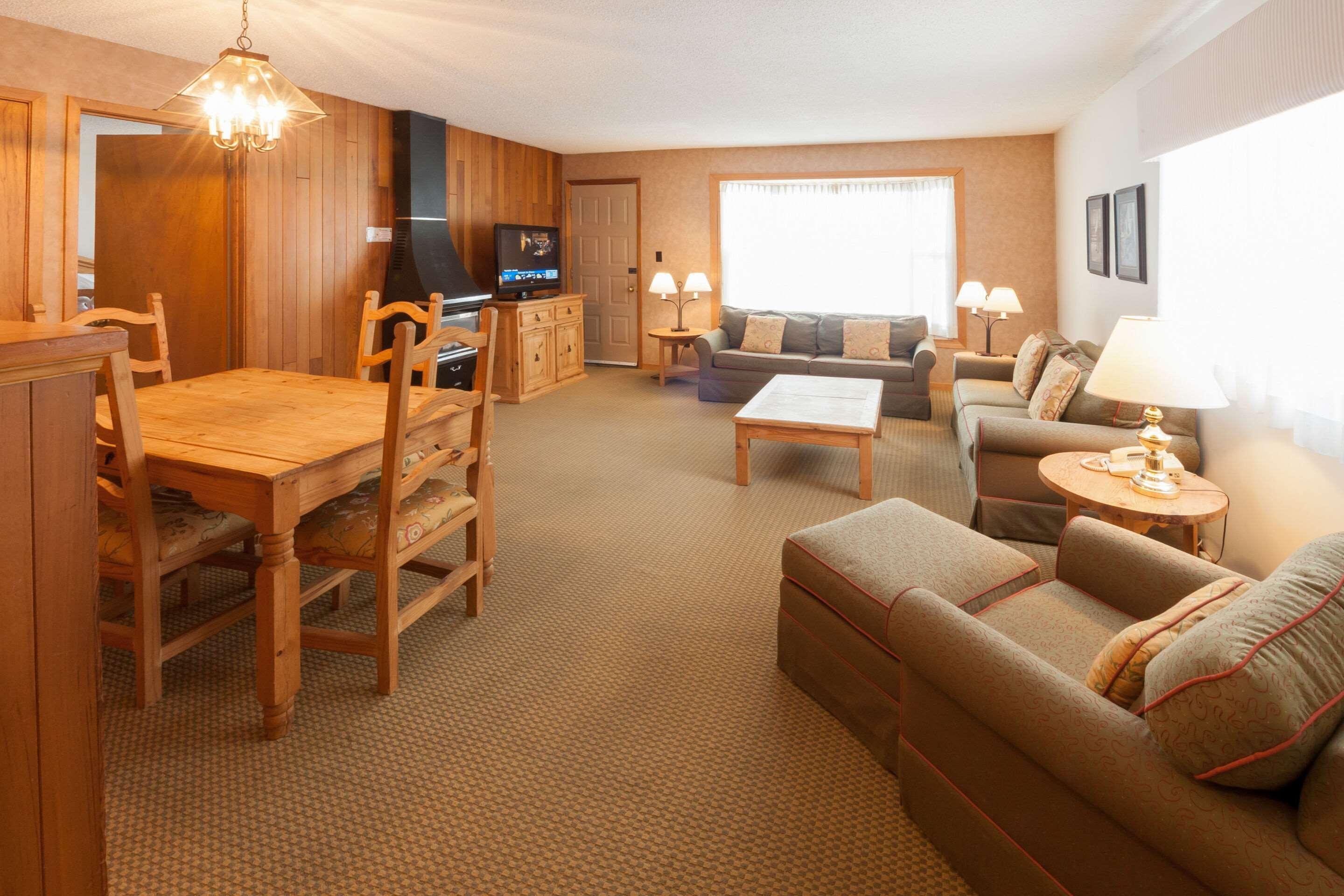 Pinestone Resort, Conference Centre, Spa & Golf Course Haliburton Exterior foto